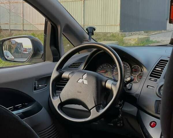 Бежевый Мицубиси Грандис, объемом двигателя 2.38 л и пробегом 74 тыс. км за 7200 $, фото 4 на Automoto.ua