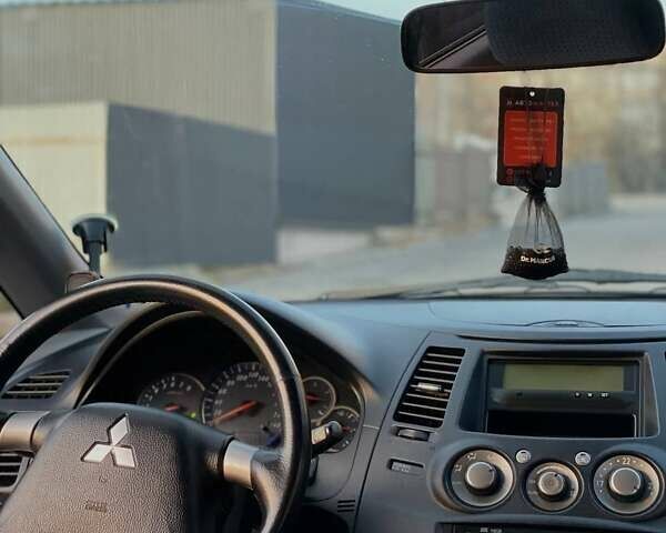 Бежевый Мицубиси Грандис, объемом двигателя 2.38 л и пробегом 74 тыс. км за 7200 $, фото 6 на Automoto.ua