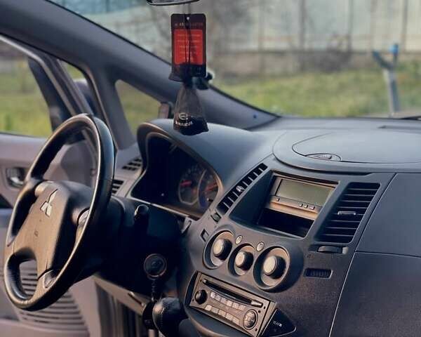 Бежевый Мицубиси Грандис, объемом двигателя 2.38 л и пробегом 74 тыс. км за 7200 $, фото 9 на Automoto.ua