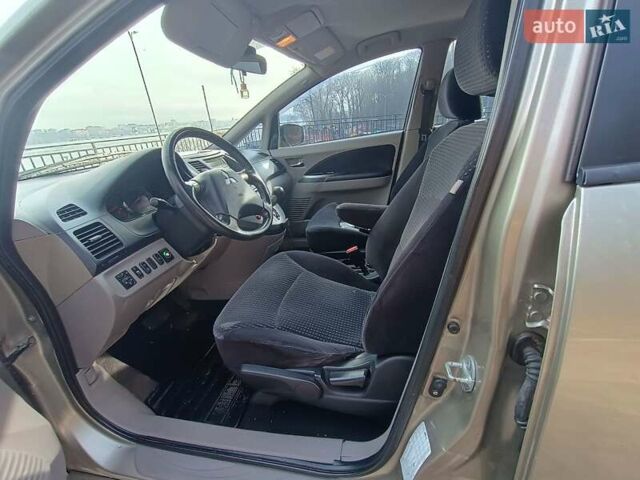 Мицубиси Грандис 2007 в Тернополе на Automoto.ua Бежевый Мицубиси Грандис, объемом двигателя 2.38 л и пробегом 218 тыс. км за 5600 $, фото 17 на Automoto.ua