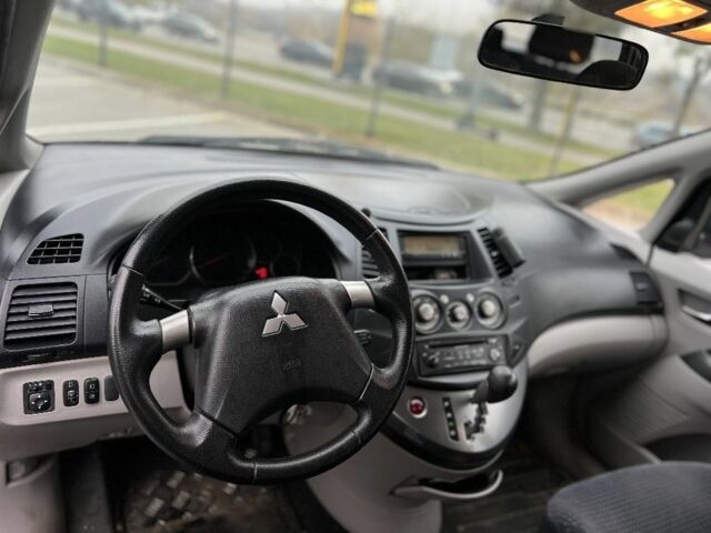 Бежевий Міцубісі Грандіс, об'ємом двигуна 2.4 л та пробігом 250 тис. км за 6300 $, фото 4 на Automoto.ua