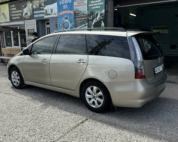 Міцубісі Грандіс 2007 у Кам'янське (Дніпродзержинськ) на Automoto.ua Бежевий Міцубісі Грандіс, об'ємом двигуна 2.4 л та пробігом 406 тис. км за 9500 $, фото 4 на Automoto.ua