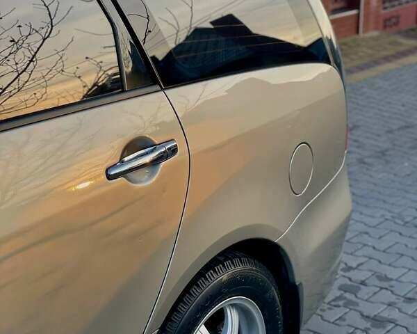 Бежевый Мицубиси Грандис, объемом двигателя 2.38 л и пробегом 74 тыс. км за 7200 $, фото 2 на Automoto.ua