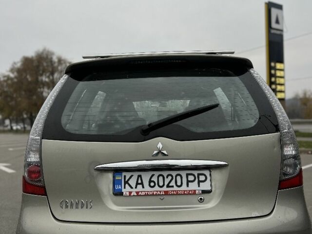 Бежевий Міцубісі Грандіс, об'ємом двигуна 2.4 л та пробігом 250 тис. км за 6300 $, фото 5 на Automoto.ua