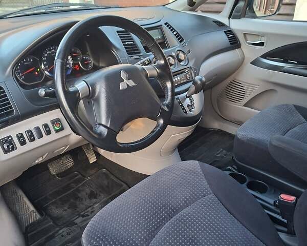 Бежевый Мицубиси Грандис, объемом двигателя 2.38 л и пробегом 74 тыс. км за 7200 $, фото 22 на Automoto.ua