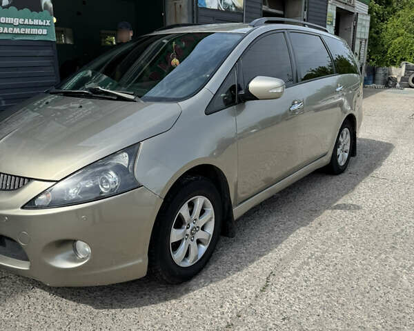 Міцубісі Грандіс 2007 у Кам'янське (Дніпродзержинськ) на Automoto.ua Бежевий Міцубісі Грандіс, об'ємом двигуна 2.4 л та пробігом 406 тис. км за 9500 $, фото 2 на Automoto.ua