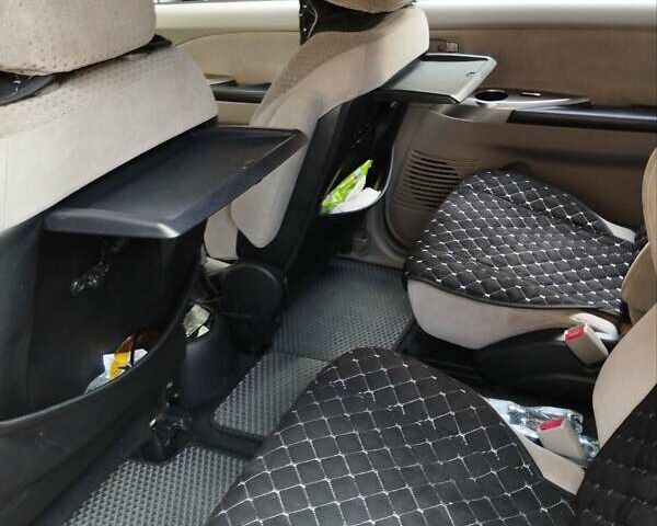 Черный Мицубиси Грандис, объемом двигателя 2.4 л и пробегом 290 тыс. км за 5900 $, фото 4 на Automoto.ua