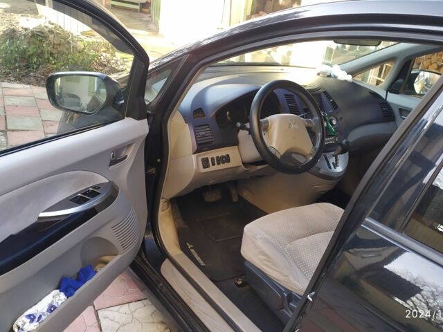 Чорний Міцубісі Грандіс, об'ємом двигуна 2.4 л та пробігом 282 тис. км за 4700 $, фото 5 на Automoto.ua