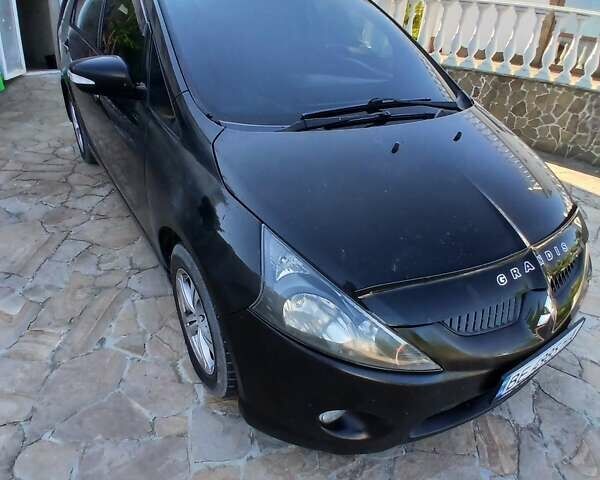 Черный Мицубиси Грандис, объемом двигателя 2.4 л и пробегом 323 тыс. км за 5500 $, фото 1 на Automoto.ua