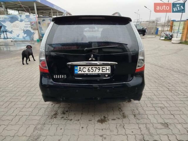 Чорний Міцубісі Грандіс, об'ємом двигуна 2.4 л та пробігом 422 тис. км за 5450 $, фото 4 на Automoto.ua