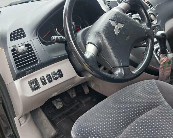 Чорний Міцубісі Грандіс, об'ємом двигуна 2.4 л та пробігом 144 тис. км за 7300 $, фото 5 на Automoto.ua