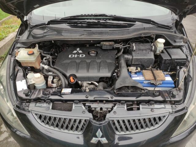 Черный Мицубиси Грандис, объемом двигателя 0 л и пробегом 310 тыс. км за 5400 $, фото 5 на Automoto.ua