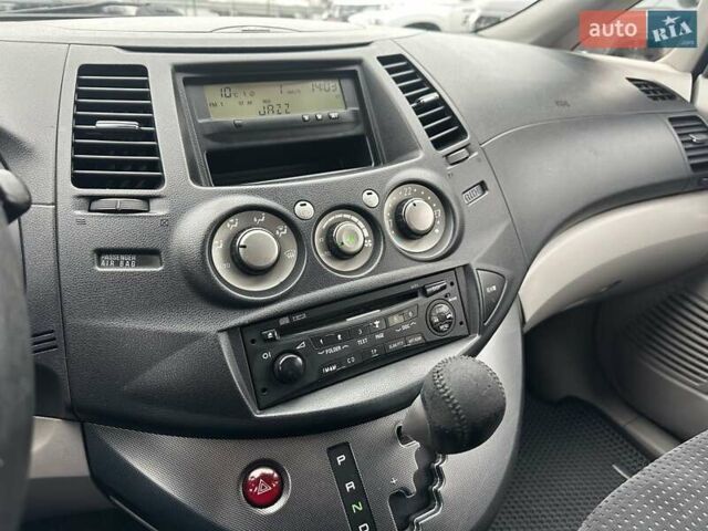 Черный Мицубиси Грандис, объемом двигателя 2.4 л и пробегом 212 тыс. км за 5300 $, фото 19 на Automoto.ua