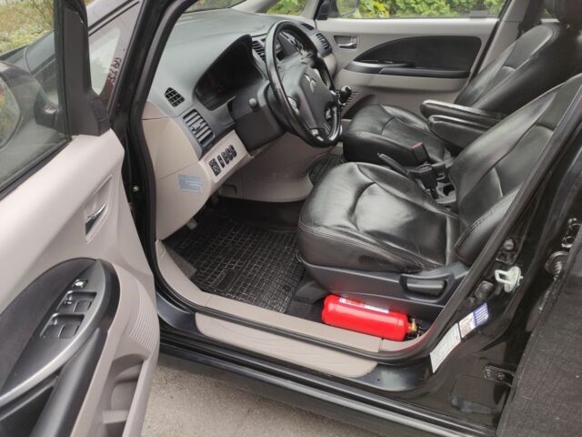 Черный Мицубиси Грандис, объемом двигателя 0 л и пробегом 310 тыс. км за 5400 $, фото 7 на Automoto.ua