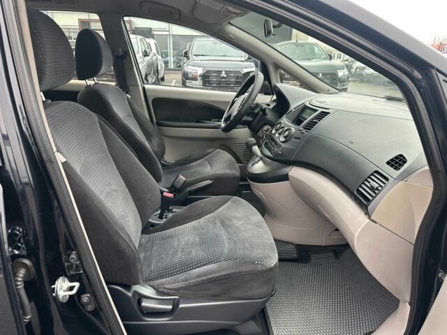 Черный Мицубиси Грандис, объемом двигателя 2.4 л и пробегом 212 тыс. км за 5300 $, фото 16 на Automoto.ua