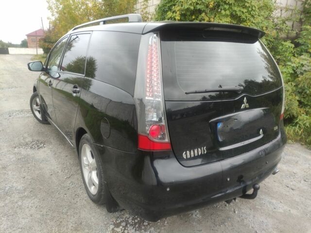 Черный Мицубиси Грандис, объемом двигателя 0 л и пробегом 310 тыс. км за 5400 $, фото 3 на Automoto.ua