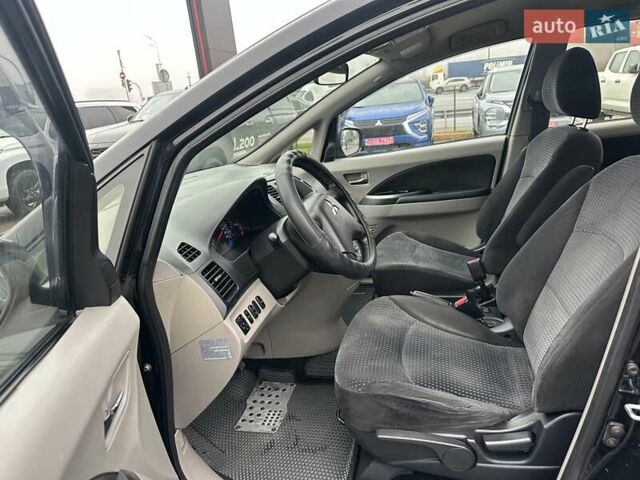 Черный Мицубиси Грандис, объемом двигателя 2.4 л и пробегом 212 тыс. км за 5300 $, фото 16 на Automoto.ua