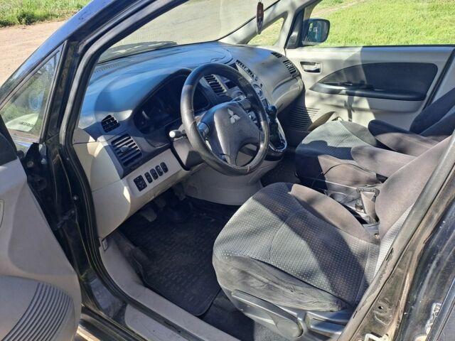 Черный Мицубиси Грандис, объемом двигателя 2 л и пробегом 280 тыс. км за 2384 $, фото 4 на Automoto.ua