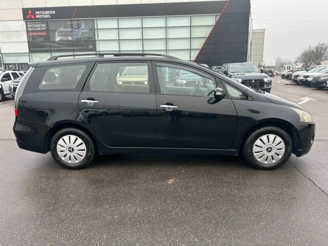 Черный Мицубиси Грандис, объемом двигателя 2.4 л и пробегом 212 тыс. км за 5300 $, фото 7 на Automoto.ua