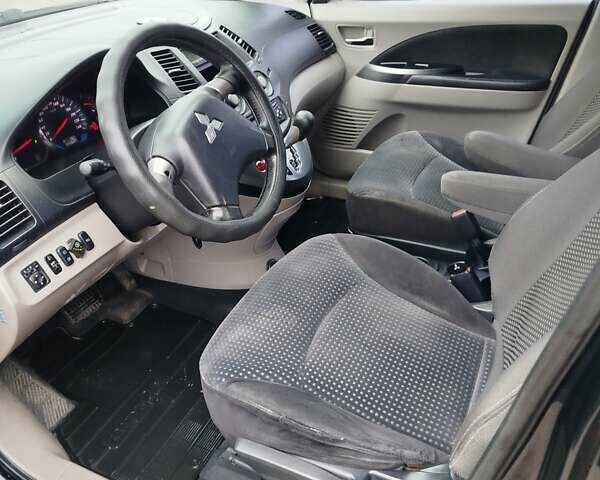 Чорний Міцубісі Грандіс, об'ємом двигуна 2.4 л та пробігом 422 тис. км за 5450 $, фото 10 на Automoto.ua