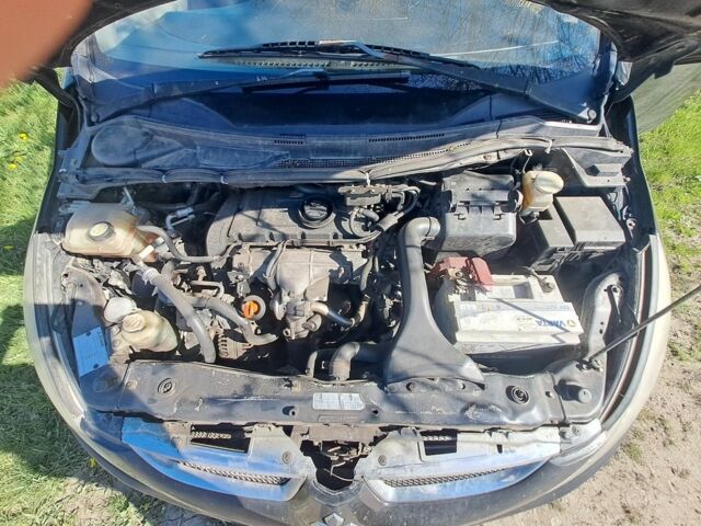 Черный Мицубиси Грандис, объемом двигателя 2 л и пробегом 280 тыс. км за 2384 $, фото 6 на Automoto.ua