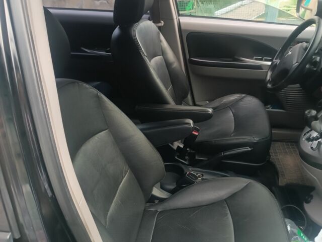 Черный Мицубиси Грандис, объемом двигателя 2.4 л и пробегом 270 тыс. км за 6000 $, фото 3 на Automoto.ua