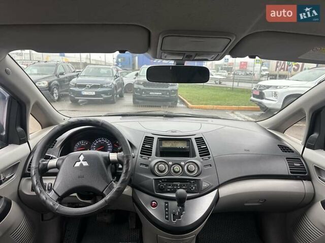 Черный Мицубиси Грандис, объемом двигателя 2.4 л и пробегом 212 тыс. км за 5300 $, фото 17 на Automoto.ua