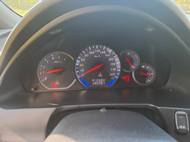 Черный Мицубиси Грандис, объемом двигателя 2 л и пробегом 280 тыс. км за 2384 $, фото 5 на Automoto.ua