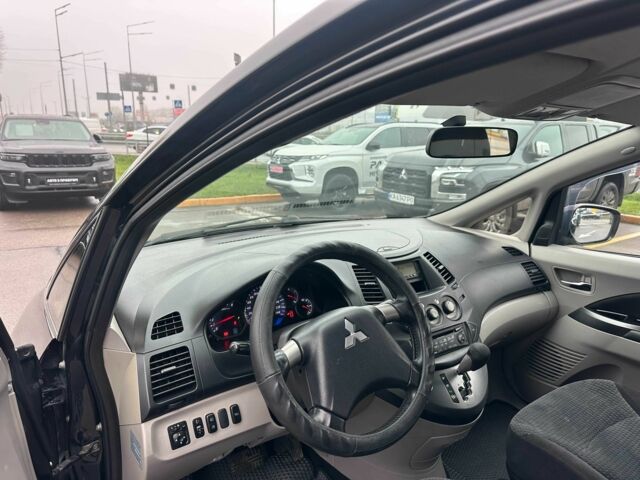 Черный Мицубиси Грандис, объемом двигателя 2.4 л и пробегом 212 тыс. км за 5300 $, фото 11 на Automoto.ua