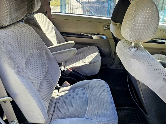 Черный Мицубиси Грандис, объемом двигателя 2.4 л и пробегом 242 тыс. км за 3900 $, фото 3 на Automoto.ua