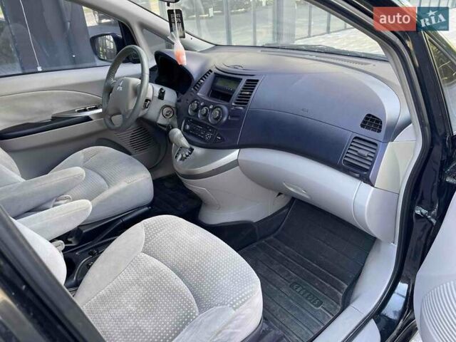 Черный Мицубиси Грандис, объемом двигателя 2.38 л и пробегом 250 тыс. км за 5900 $, фото 21 на Automoto.ua