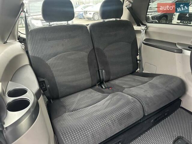 Черный Мицубиси Грандис, объемом двигателя 2.4 л и пробегом 212 тыс. км за 5300 $, фото 27 на Automoto.ua