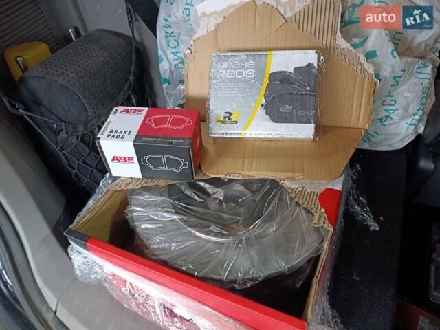 Черный Мицубиси Грандис, объемом двигателя 2.4 л и пробегом 216 тыс. км за 6300 $, фото 87 на Automoto.ua