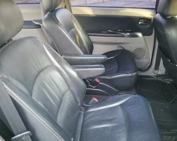 Чорний Міцубісі Грандіс, об'ємом двигуна 2.4 л та пробігом 261 тис. км за 6900 $, фото 3 на Automoto.ua