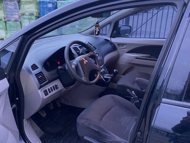 Чорний Міцубісі Грандіс, об'ємом двигуна 2.4 л та пробігом 360 тис. км за 5000 $, фото 4 на Automoto.ua