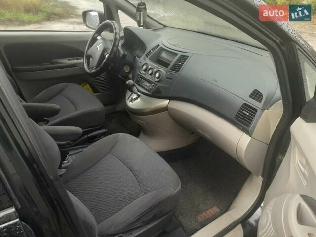 Черный Мицубиси Грандис, объемом двигателя 2.38 л и пробегом 350 тыс. км за 5350 $, фото 4 на Automoto.ua