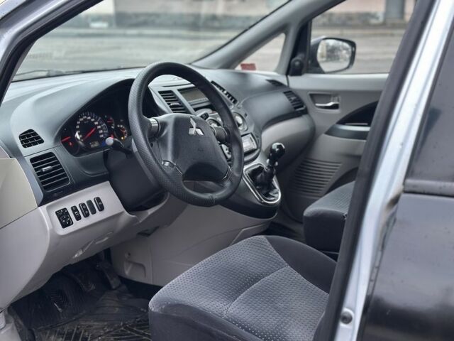 Черный Мицубиси Грандис, объемом двигателя 0 л и пробегом 321 тыс. км за 2400 $, фото 5 на Automoto.ua