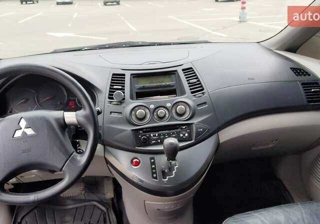 Чорний Міцубісі Грандіс, об'ємом двигуна 2.4 л та пробігом 261 тис. км за 6900 $, фото 21 на Automoto.ua