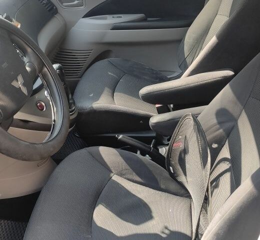 Черный Мицубиси Грандис, объемом двигателя 2.4 л и пробегом 380 тыс. км за 4400 $, фото 5 на Automoto.ua