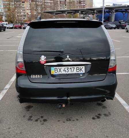 Чорний Міцубісі Грандіс, об'ємом двигуна 2.4 л та пробігом 261 тис. км за 6900 $, фото 1 на Automoto.ua