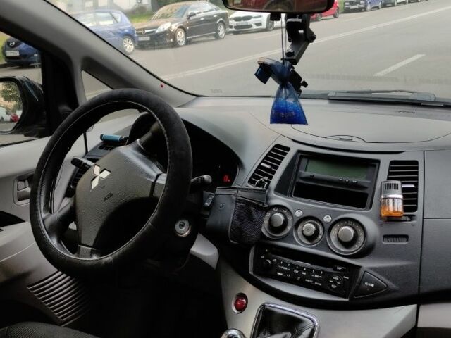 Черный Мицубиси Грандис, объемом двигателя 2.4 л и пробегом 380 тыс. км за 4400 $, фото 2 на Automoto.ua