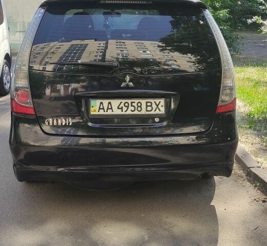 Черный Мицубиси Грандис, объемом двигателя 2.4 л и пробегом 380 тыс. км за 4400 $, фото 4 на Automoto.ua