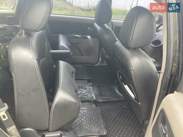 Чорний Міцубісі Грандіс, об'ємом двигуна 2.38 л та пробігом 296 тис. км за 4000 $, фото 14 на Automoto.ua