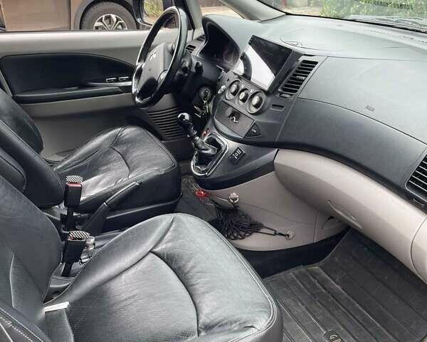 Чорний Міцубісі Грандіс, об'ємом двигуна 1.97 л та пробігом 222 тис. км за 6000 $, фото 4 на Automoto.ua