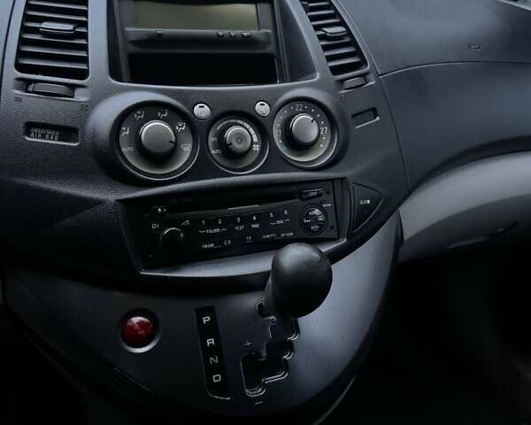 Чорний Міцубісі Грандіс, об'ємом двигуна 2.4 л та пробігом 270 тис. км за 3950 $, фото 11 на Automoto.ua