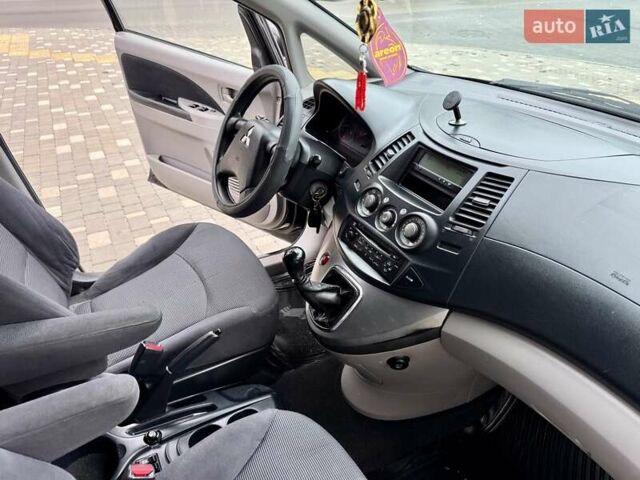 Черный Мицубиси Грандис, объемом двигателя 2.4 л и пробегом 323 тыс. км за 5999 $, фото 46 на Automoto.ua