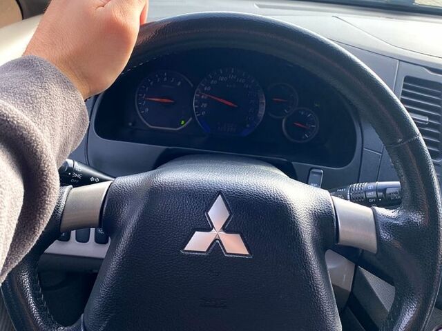 Міцубісі Грандіс 2007 у Києві на Automoto.ua Чорний Міцубісі Грандіс, об'ємом двигуна 2.4 л та пробігом 326 тис. км за 7000 $, фото 8 на Automoto.ua