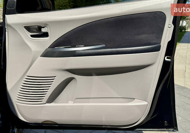 Черный Мицубиси Грандис, объемом двигателя 2.4 л и пробегом 121 тыс. км за 6450 $, фото 66 на Automoto.ua