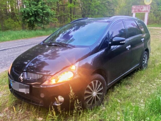 Черный Мицубиси Грандис, объемом двигателя 2.4 л и пробегом 209 тыс. км за 5500 $, фото 4 на Automoto.ua