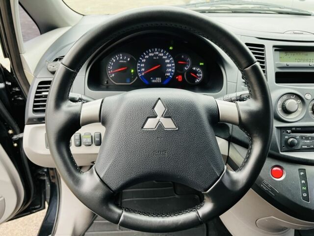 Чорний Міцубісі Грандіс, об'ємом двигуна 2.4 л та пробігом 188 тис. км за 6800 $, фото 21 на Automoto.ua